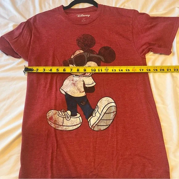 Disney Men Red Tee with Cool Mickey Mouse Graphic T-shirt - Picture 4 of 6